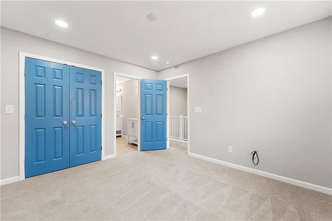 Building Photo - 450 Oliver Ridge Dr