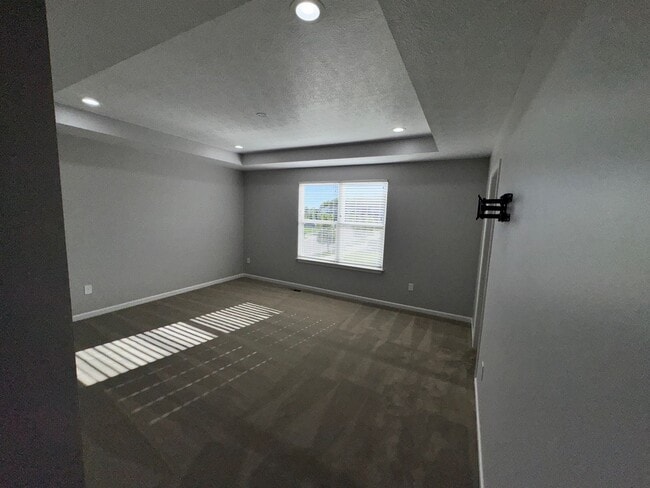 Building Photo - 4-Bedroom House for Rent