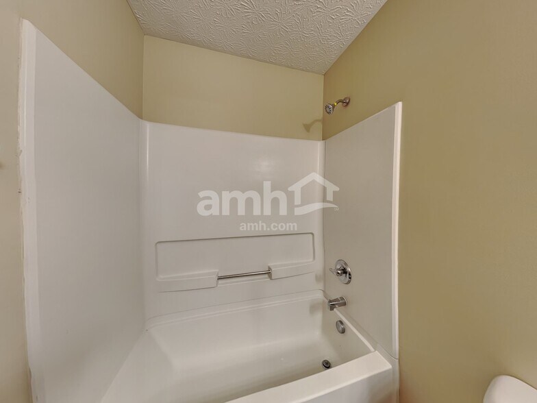 Building Photo - 7525 Hemrich Dr