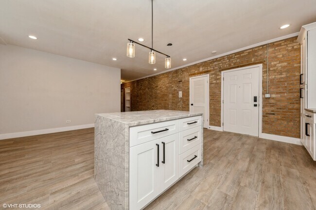 Building Photo - 6410 S Minerva Ave