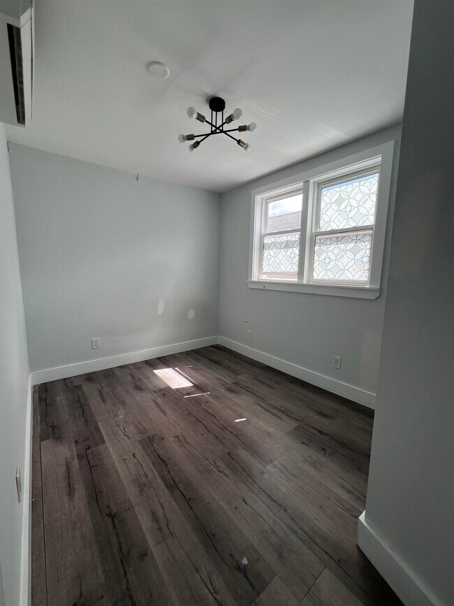 Building Photo - 28 E 47th St