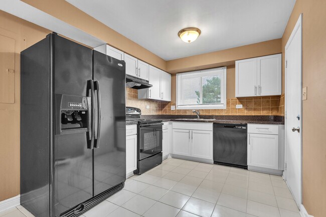 Building Photo - 730 Briar Hill Ln