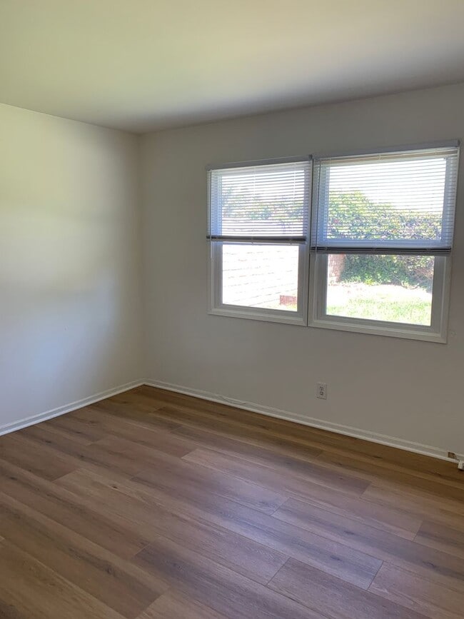 Building Photo - Great Neighborhood, 3 Bedroom Home for Rent