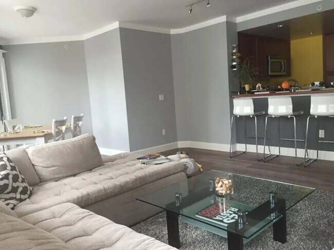 Building Photo - 400 Beale St