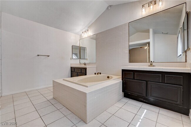 Building Photo - 618 Cervantes Dr