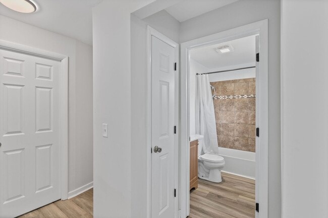 Building Photo - COLLEGE HILL- amazing 3 bedroom, 1.5 bathr...