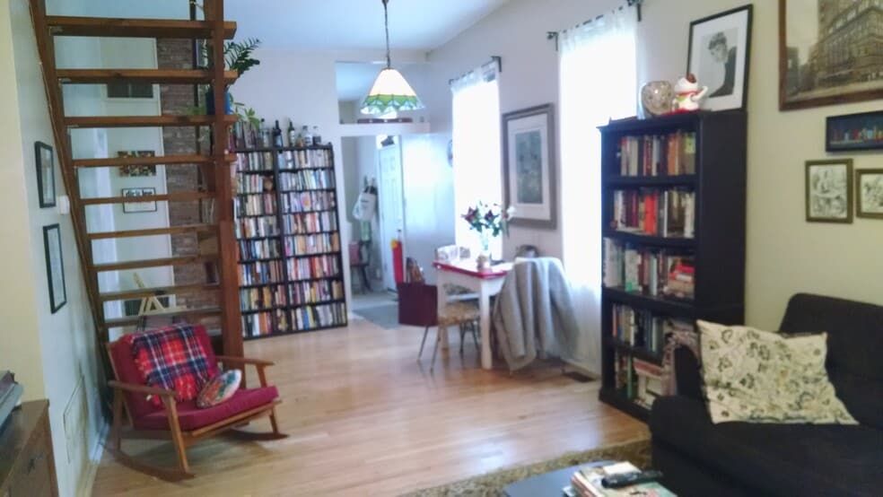 Building Photo - 1639 N Claremont Ave