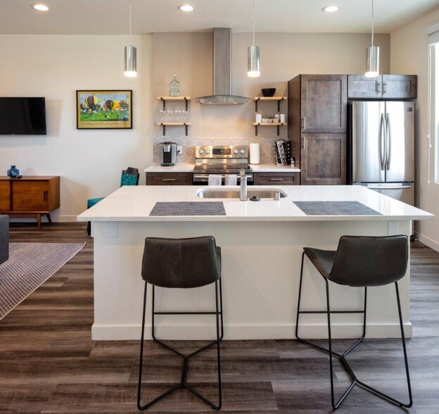 De Anza Kitchen - De Anza - Nob Hill Luxury Apartments