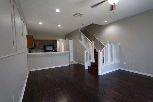 Building Photo - Spacious 3-Bedroom Townhome in Gated Kings...