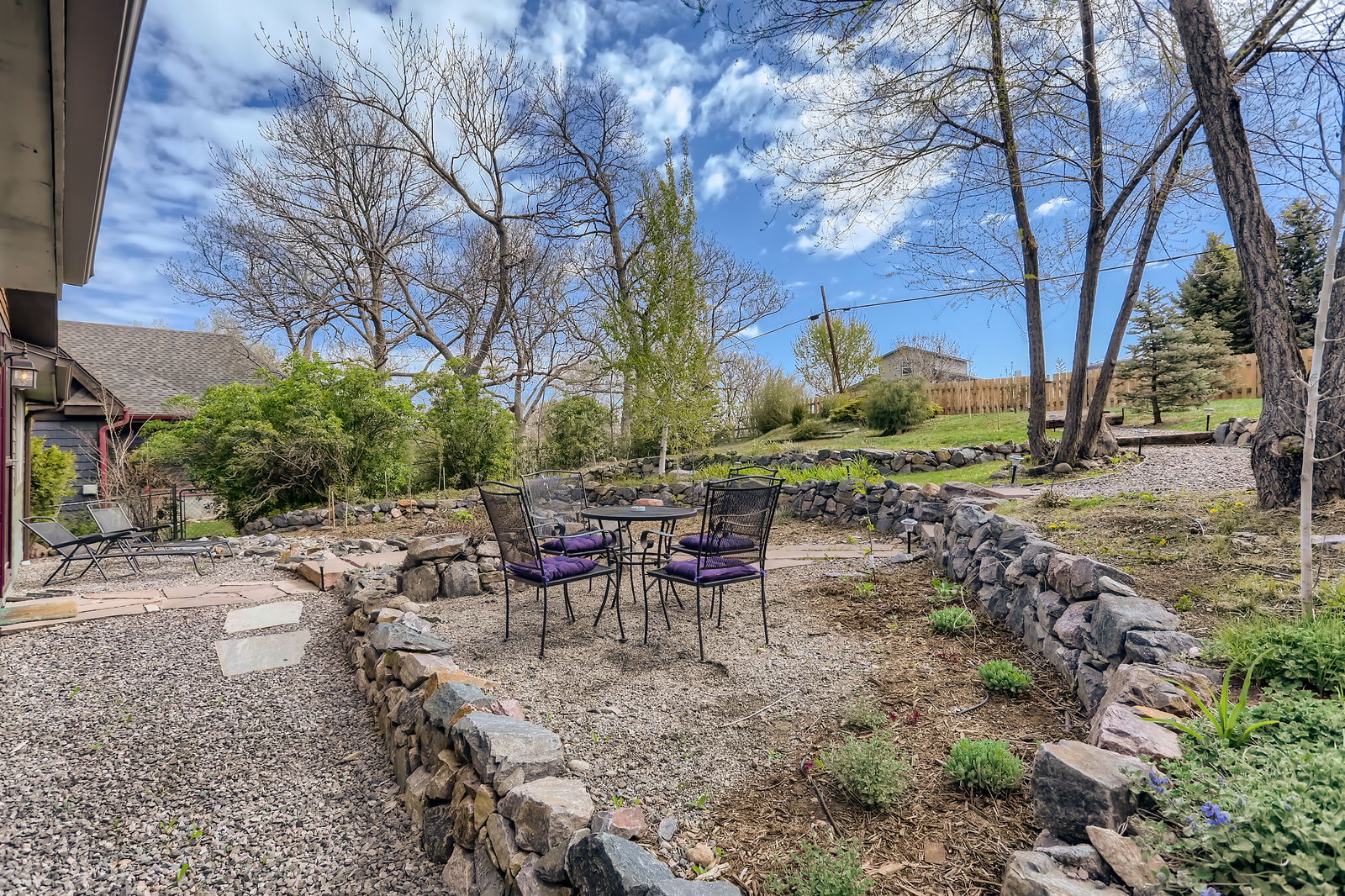 Building Photo - 835 Urban St