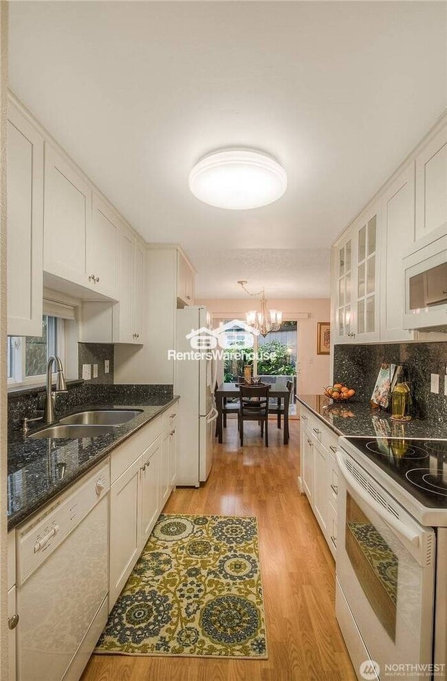 Building Photo - Spacious 3-Bedroom Townhome in Desirable C...