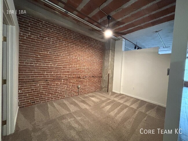 Building Photo - 204 Walnut St