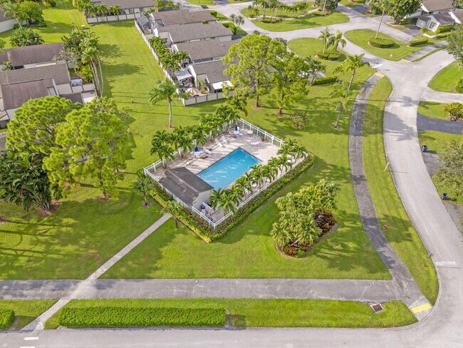 Building Photo - 2474 Bedford Mews Dr