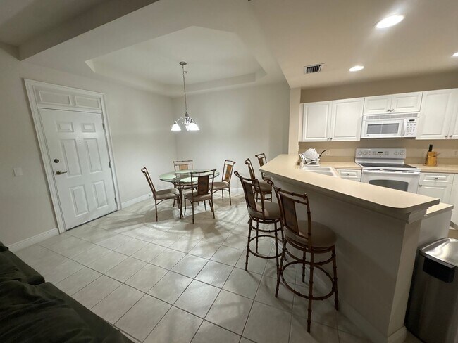 Building Photo - MOVE IN SPECIAL $500 off 1st MONTHS RENT— Furnished or Unfurnished! Lakeview Elegance in Porto Vi...