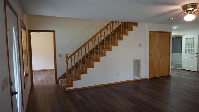 Building Photo - 107 N Elm Springs Rd