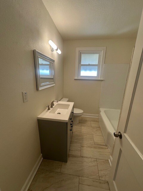 Building Photo - Updated 3BR Home with Fenced Yard & Garage