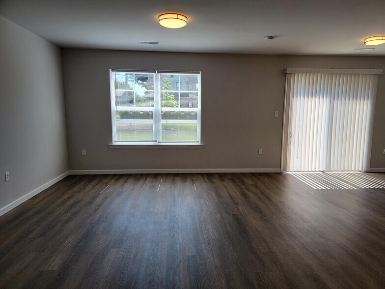Building Photo - 3 Cobblestone Ct