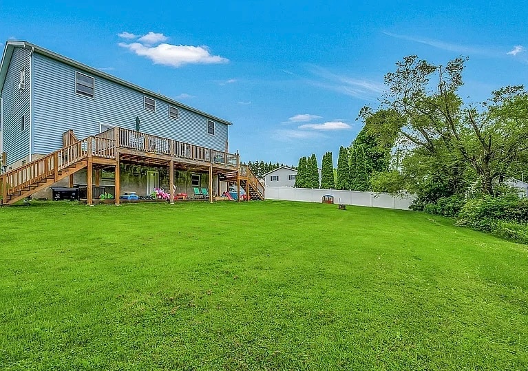 Building Photo - 121 Fern Way