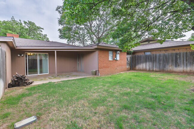 Building Photo - 3406 65th Dr