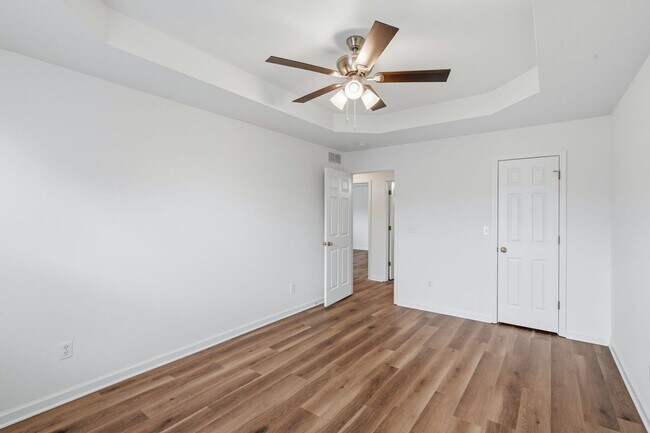 Building Photo - 1713-1715-1715 Louise Cir