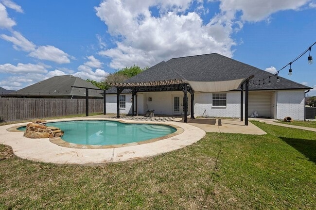 Building Photo - 685 Winchester Dr