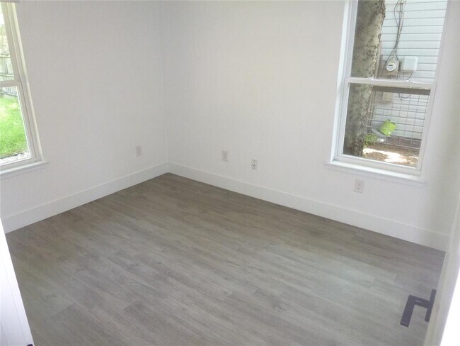 Building Photo - 7503 Eastcrest Dr