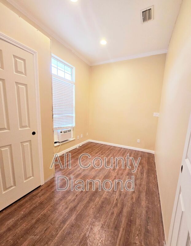 Building Photo - 11815 Gardenia St