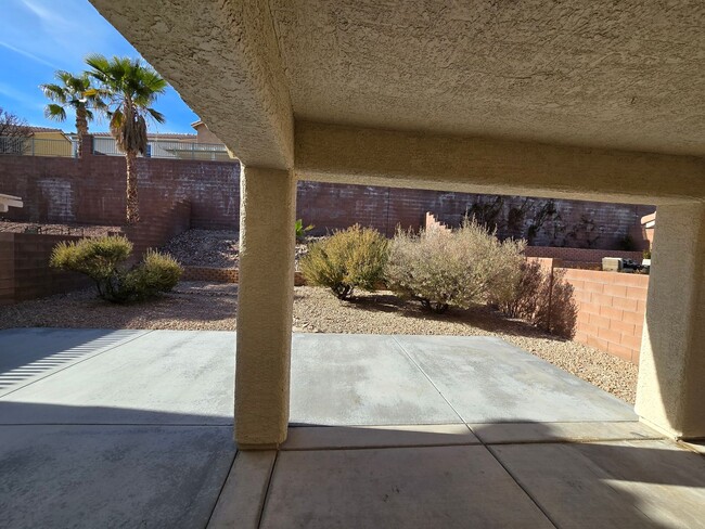 Building Photo - 3 Bedroom Home in Summerlin North Close to...