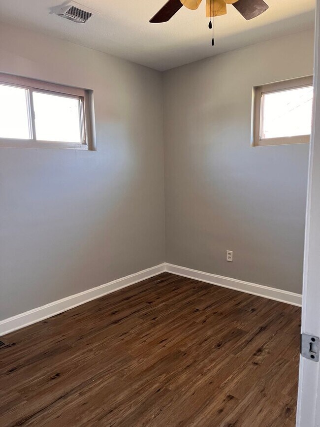 Building Photo - 3 Bedroom, 1 bath ranch home, with a 2.5 car garage