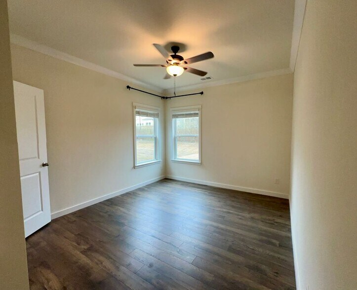 Building Photo - 10811 Upland Dr