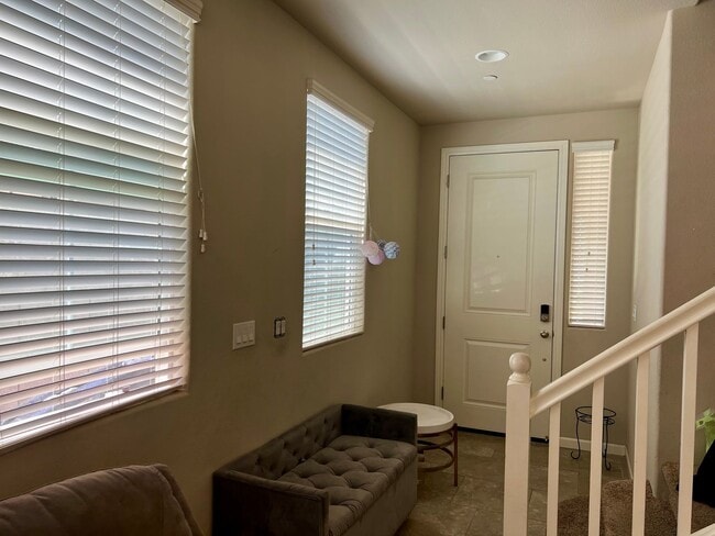 Building Photo - Stunning 3-Bed, 2.5-Bath Home Near Clovis ...