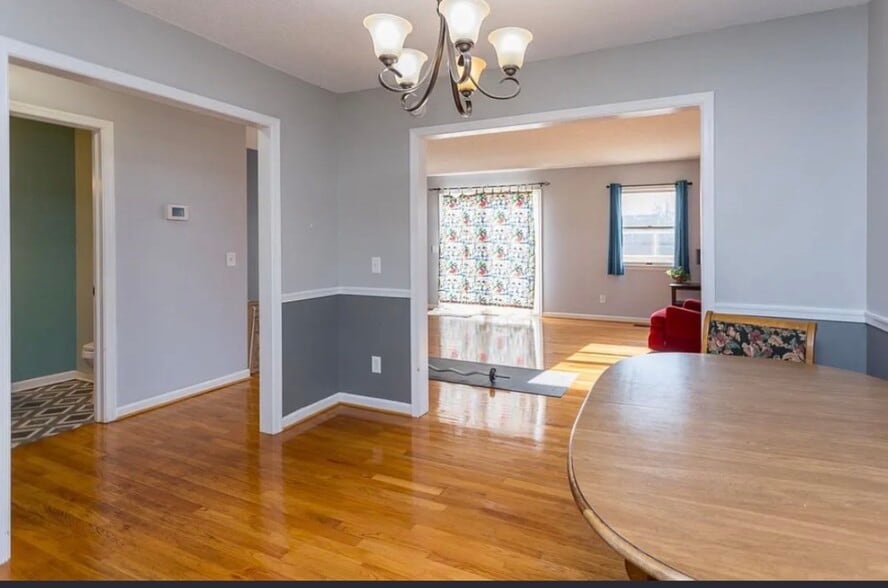 Building Photo - 302 S Dogwood Dr