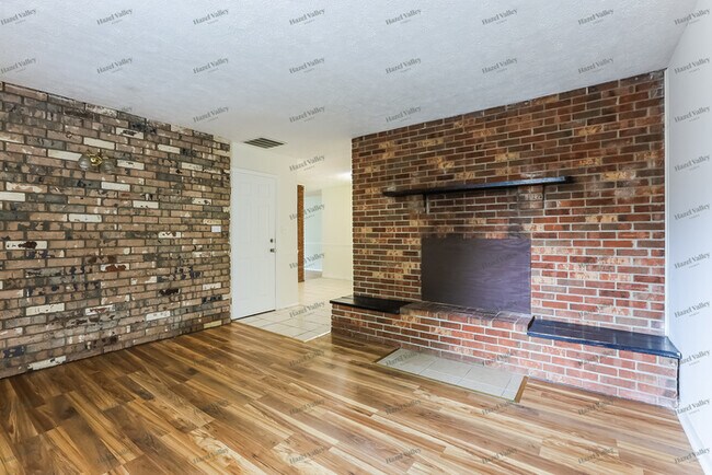Building Photo - 3848 Richelieu Rd