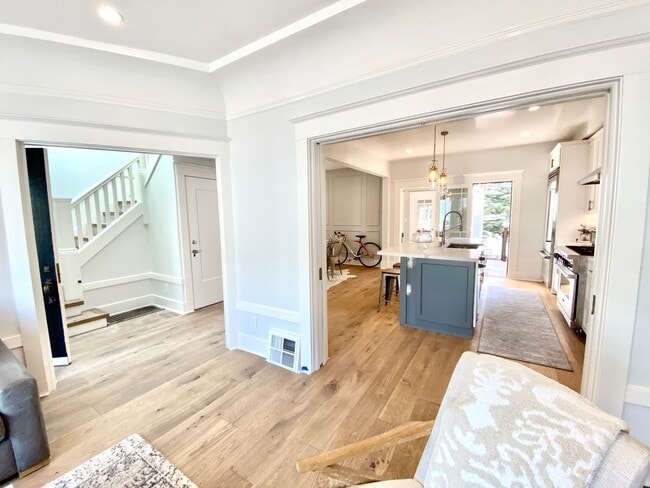 Building Photo - Gorgeous Richmond Home w/Deck and Yard