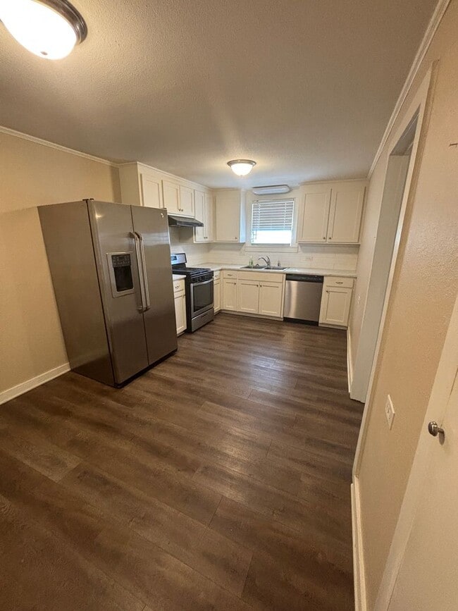 Building Photo - Beautiful One Bedroom Unit in Broadmoor