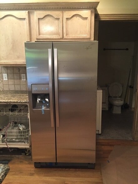 Double Door w/Water Ice in Door - 1431 S Elwood Ave