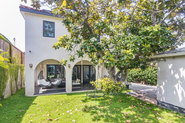 Building Photo - Prime Single Family Home