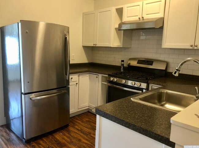 Building Photo - 431 Warren St