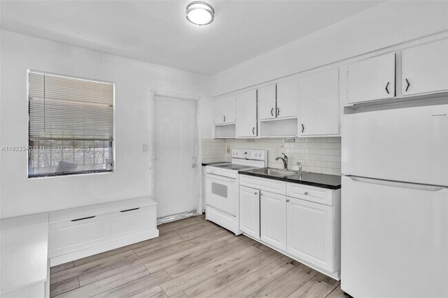 Building Photo - 5802 NE 3rd Ave