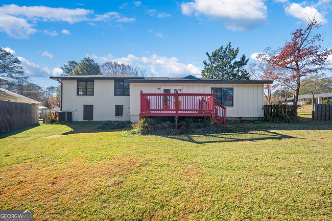 Building Photo - 1954 Woodbine Terrace NE