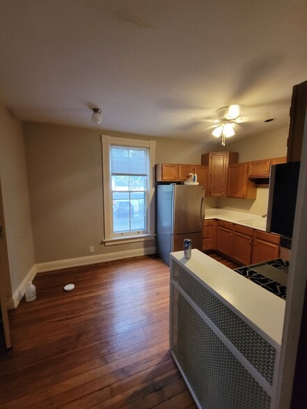 Building Photo - 416 6th Ave