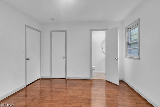Building Photo - 235 Lakewood Dr