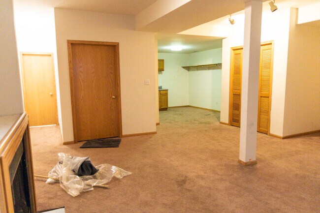 Building Photo - 1465 W Cortez St