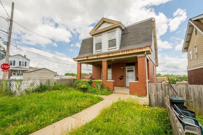 Building Photo - 129 Newburn Ave