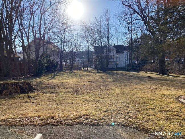 Building Photo - 433 Migeon Ave