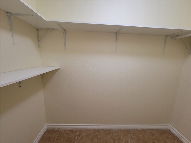 Building Photo - 107 Avalon Way