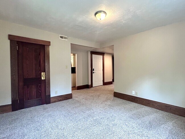 Building Photo - 199 Beck Ave