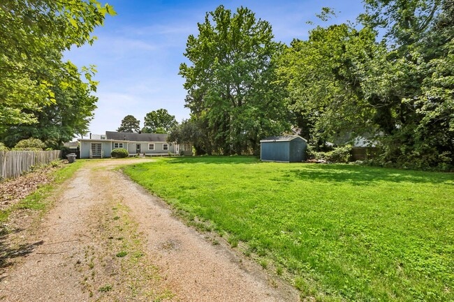 Building Photo - Water Views, Hampton, 3 bed 2.5 bath Ready Now!