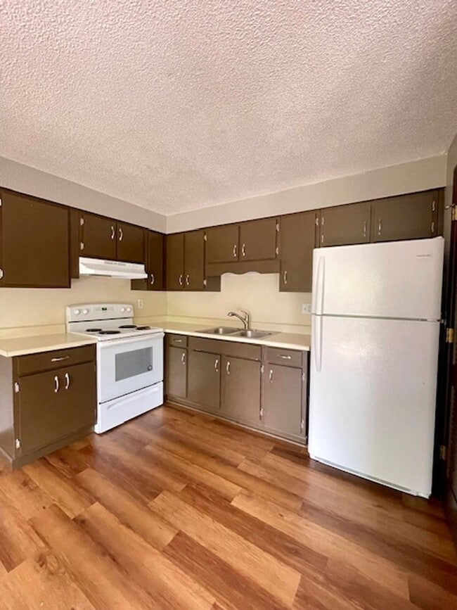 Primary Photo - GREAT 2 Bedroom Available!