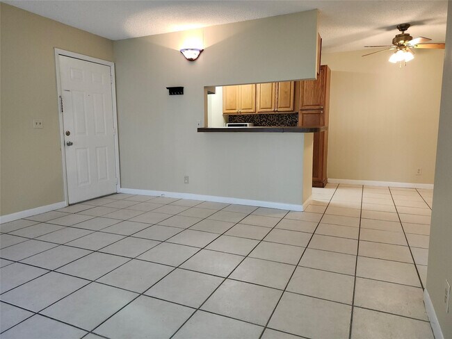 Building Photo - 545 Trace Cir